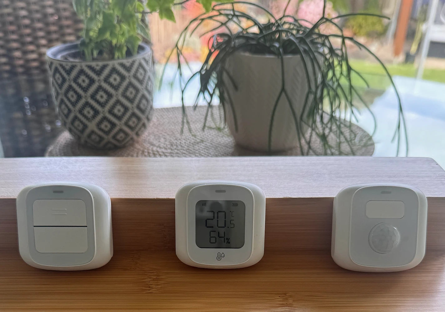 Zigbee PIR motion sensor with scene switch small footprint